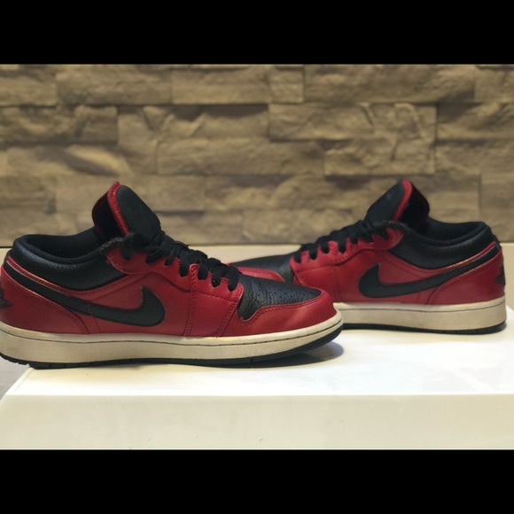 Nike Air Jordan Retro 1 LOW Reverse Bred Pebbled Swoosh
2021 - Picture 5 of 5